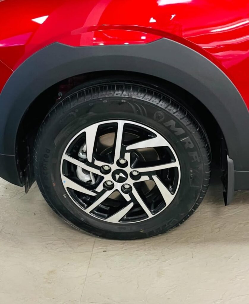 Mahindra XUV 3XO tyre grill view